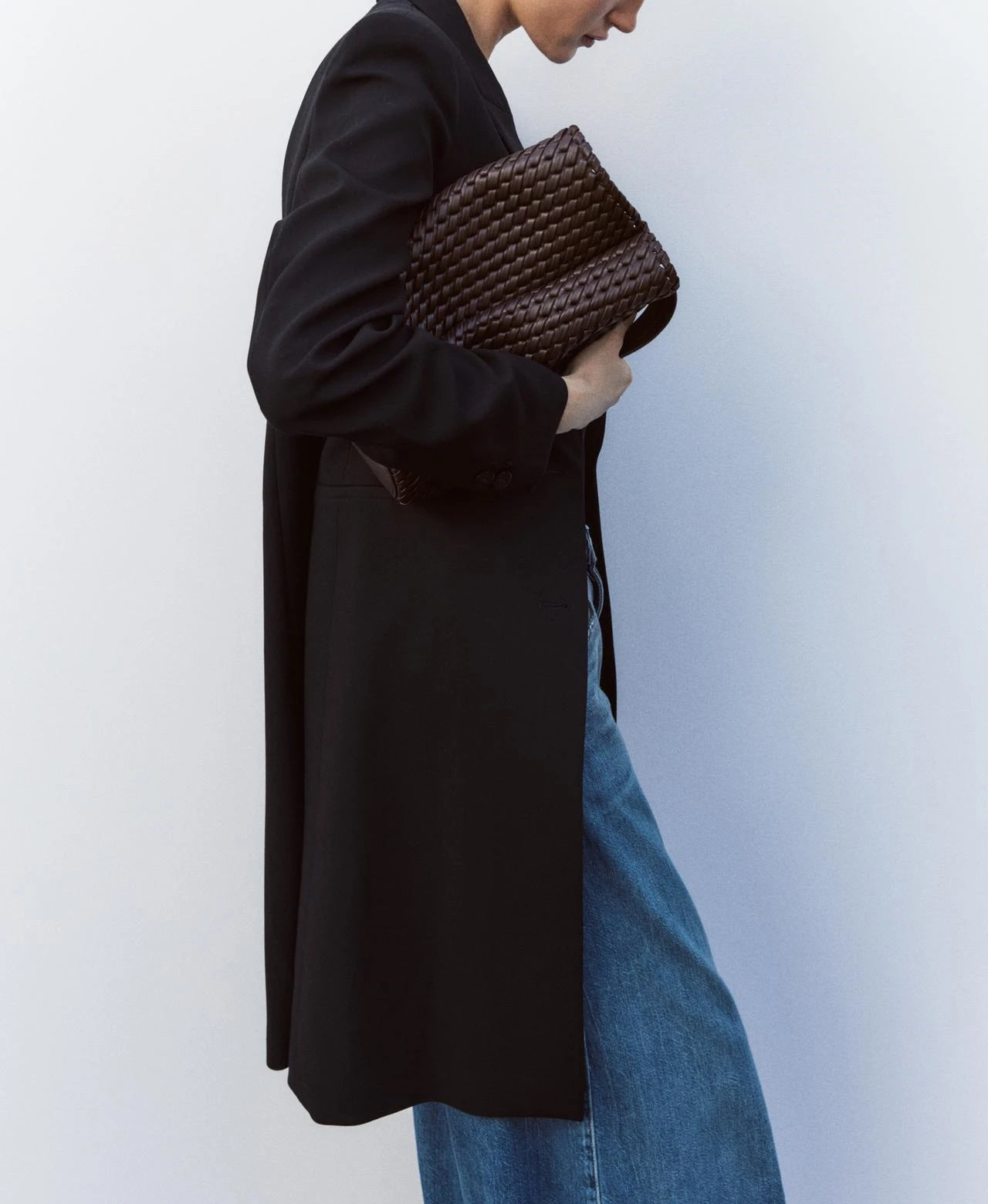 Woven Bucket Bag – Luxury Shoulder Handbag with Textured Design