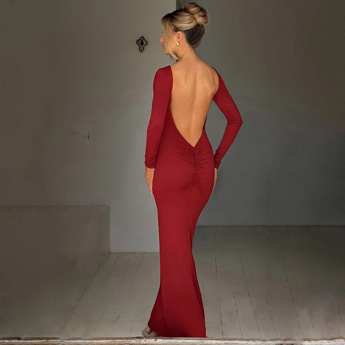 Elegant Backless Maxi Dress – Long Sleeve Evening Gown