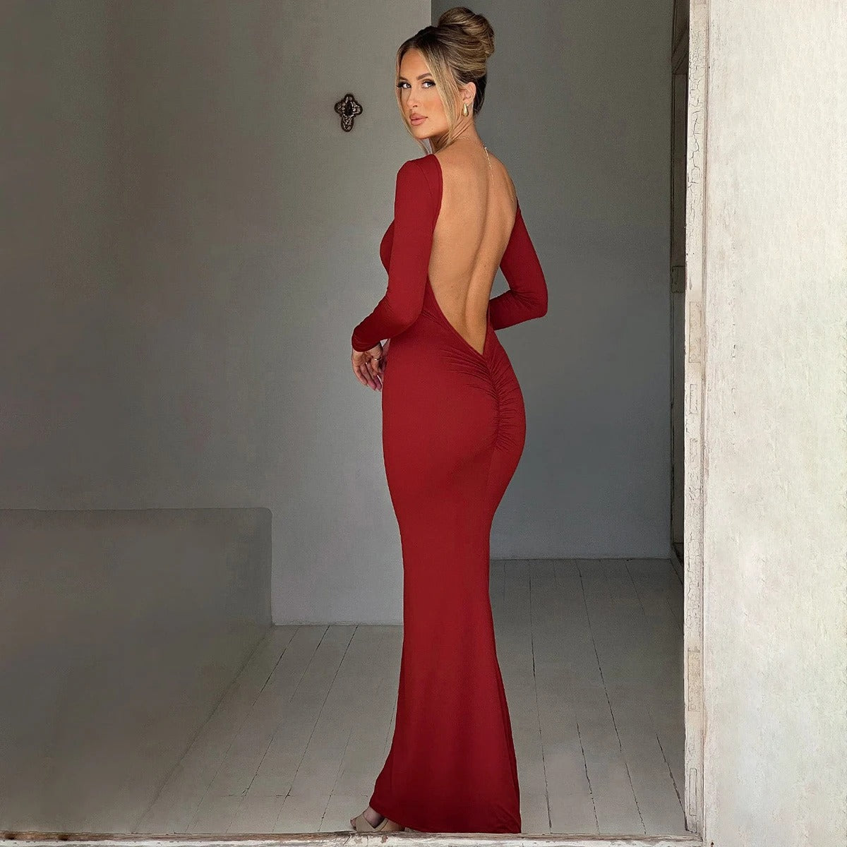 Elegant Backless Maxi Dress – Long Sleeve Evening Gown
