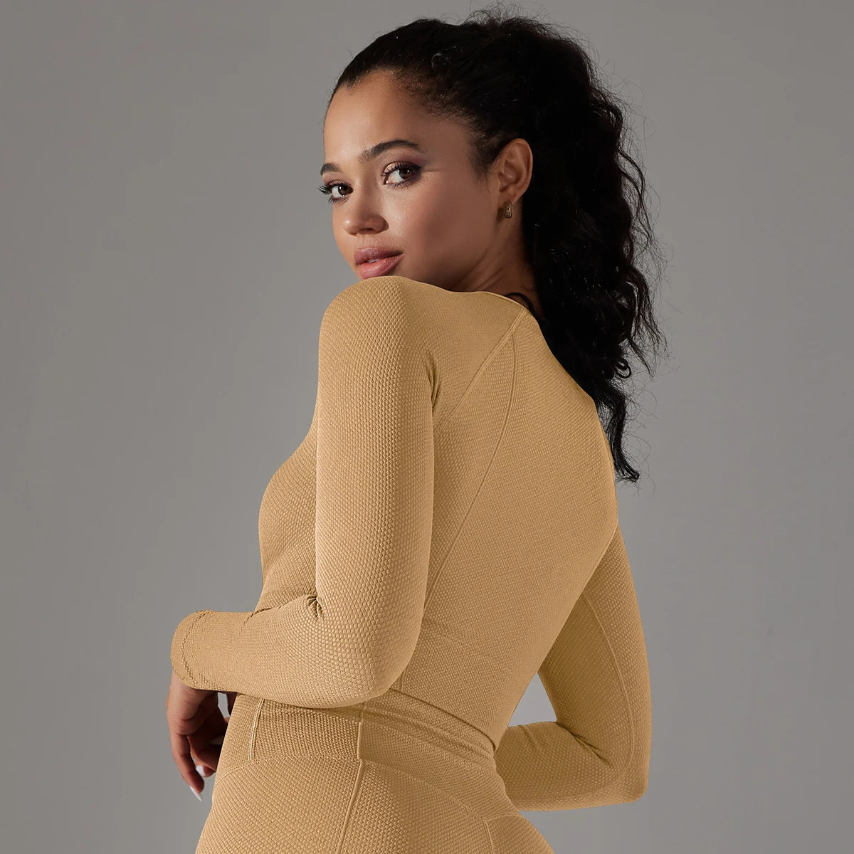 Long Sleeve Crop Top – Seamless Gym, Yoga & Pilates Activewear Shirt