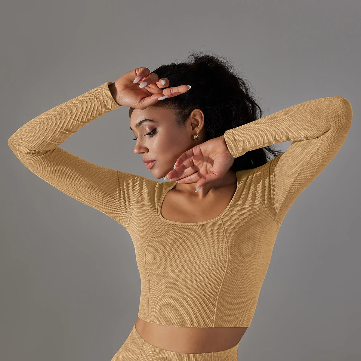 Long Sleeve Crop Top – Seamless Gym, Yoga & Pilates Activewear Shirt