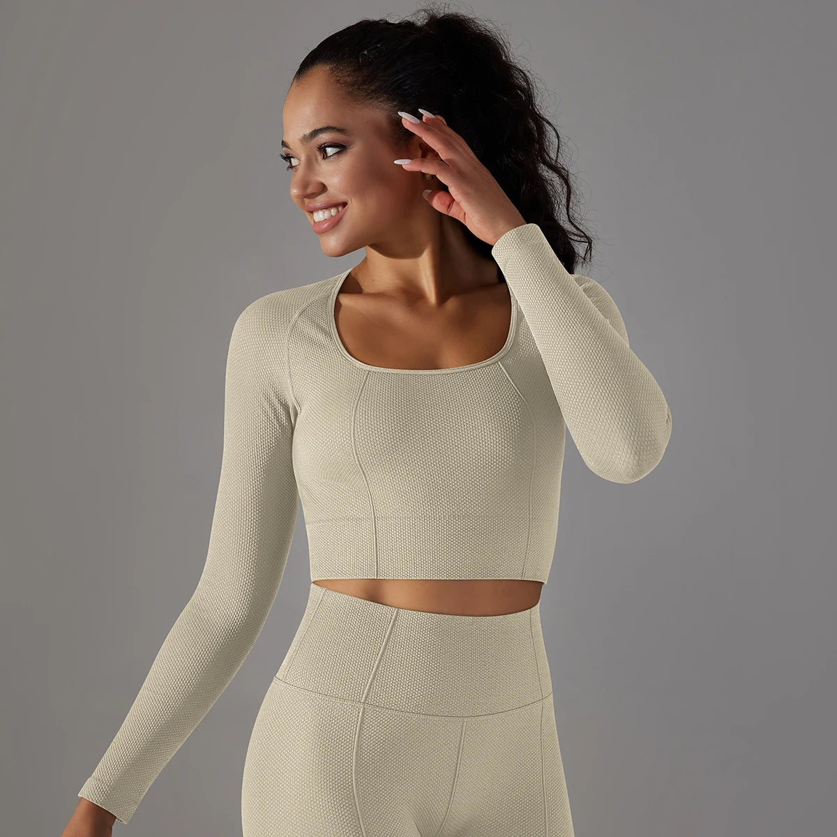 Long Sleeve Crop Top – Seamless Gym, Yoga & Pilates Activewear Shirt
