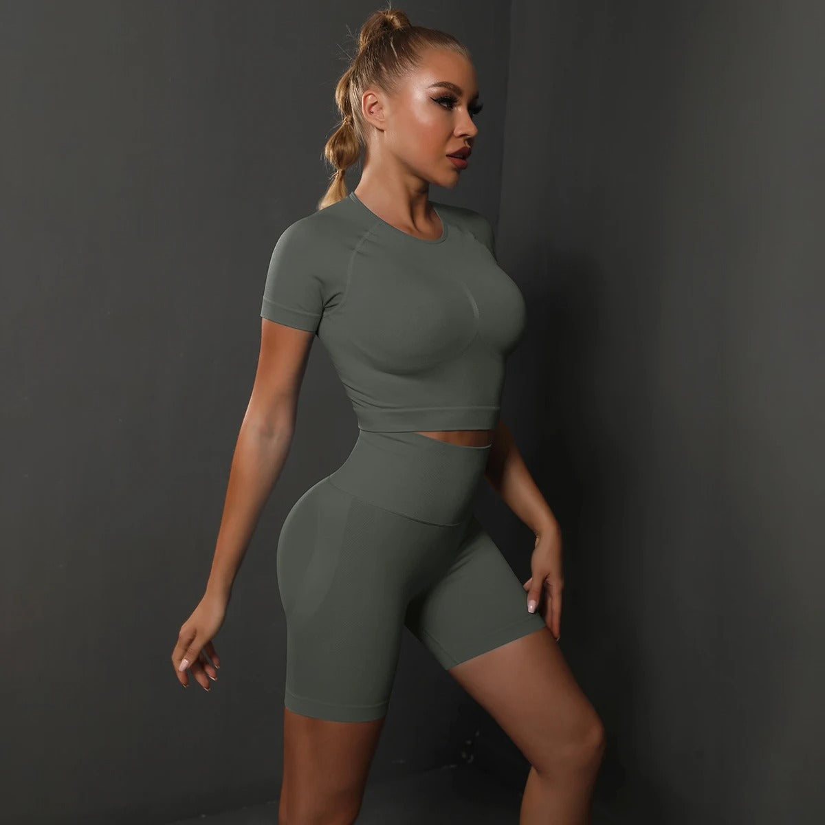 Seamless Workout Set – Short Sleeve Crop Top & High Waist Biker Shorts Activewear